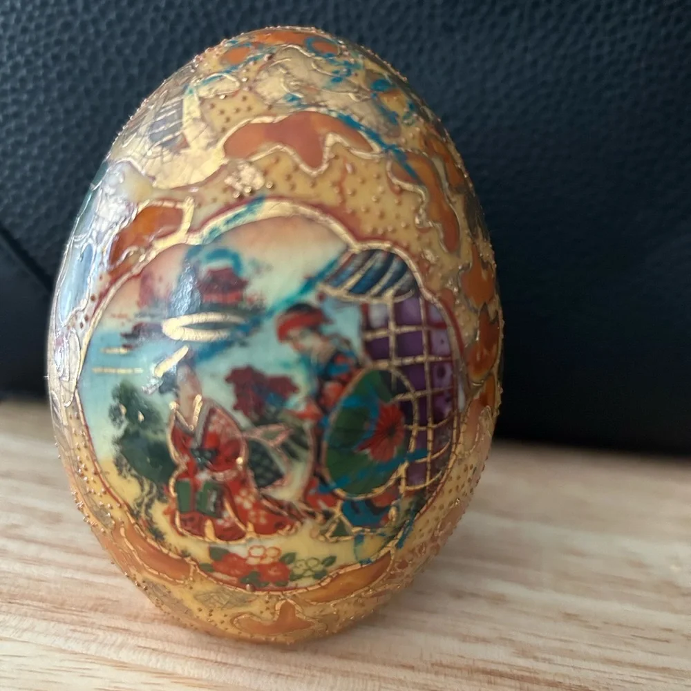 Vintage hand painted Japanese satsuma moriage goso blue egg.
